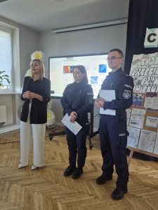 20260929_112321-Copy-225x300 Tydzień Przeciwdziałania Przemocy Rówieśniczej – spotkanie z funkcjonariuszami Wydziału Prewencji Komendy Miejskiej Policji w Radomiu